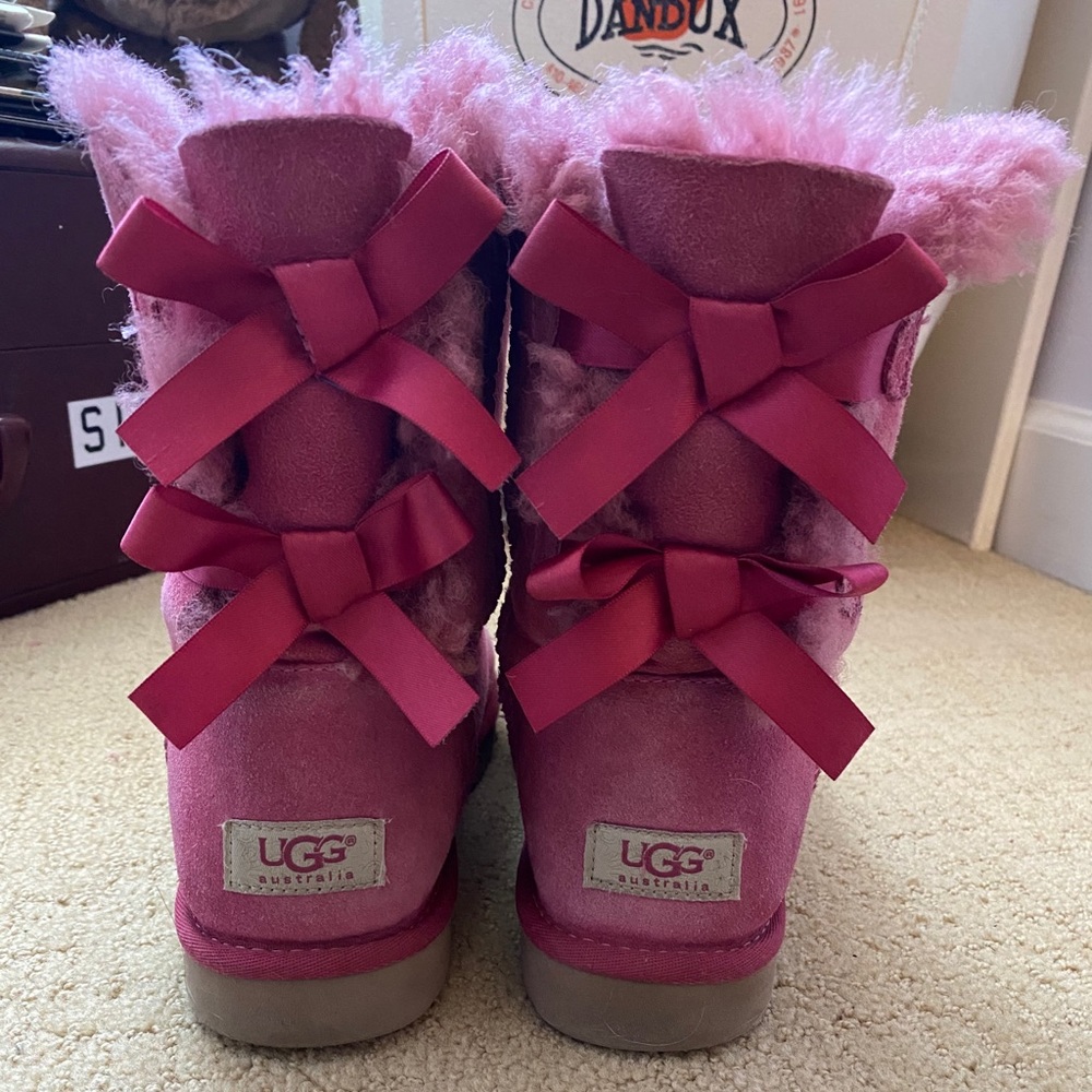 COPY - great condition bailey bow uggs